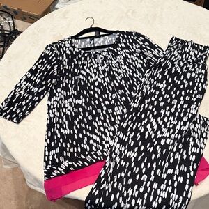 Women’s patterned flowy pants set